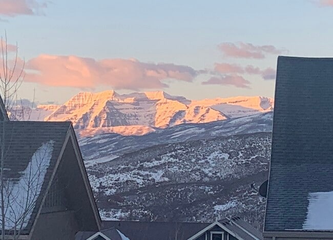 Primary Photo - 532 W Heritage Way