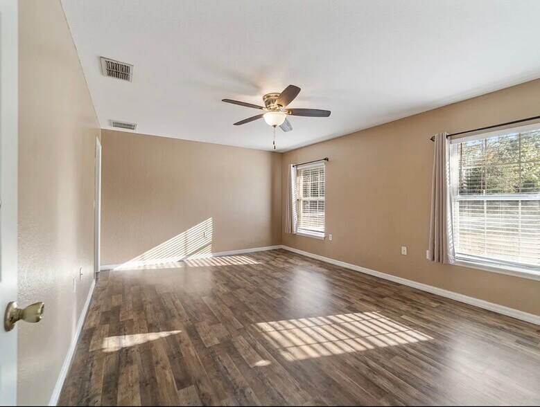 Building Photo - 6930 Bahia Rd