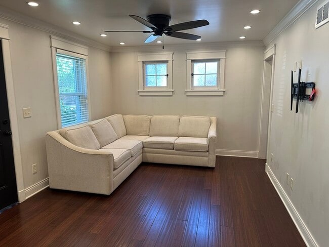 Building Photo - Webster Schools, Charming 2BD 2Bth Home Co...