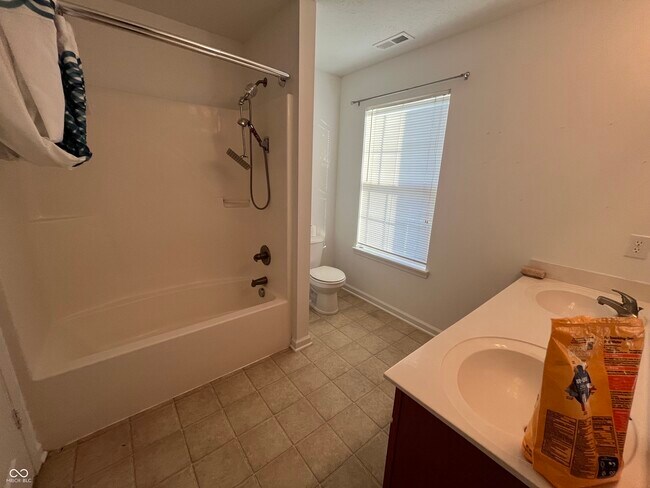 Building Photo - 857 Hildebrand Dr