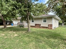 Building Photo - 708 Spruce St