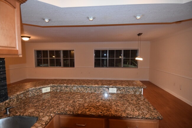 Building Photo - 150 NE 15th Ave