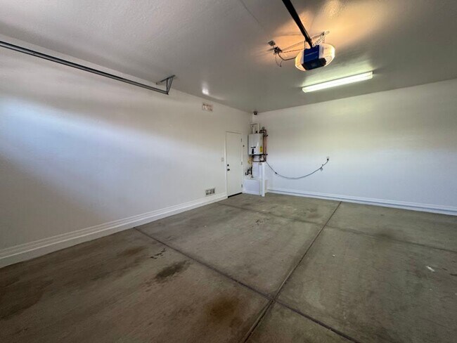 Building Photo - **Move-In Special** BEAUTIFUL 4 BEDROOM 3 ...