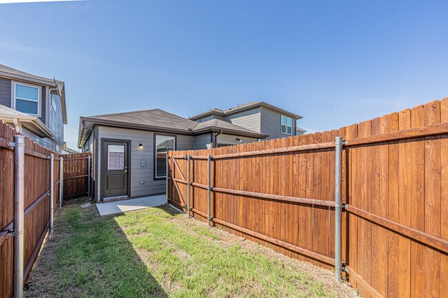Building Photo - 3113 Pecan Farm Ln