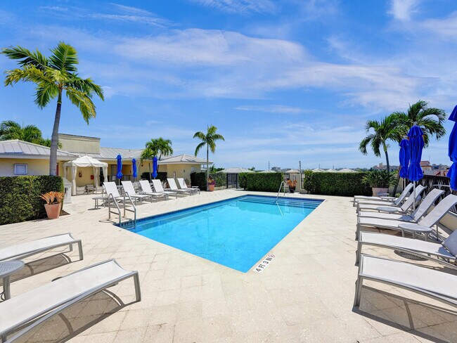 Building Photo - 225 NE 1st St