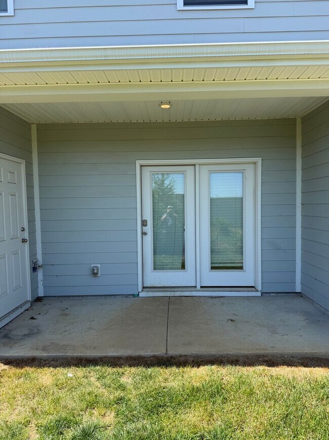 Building Photo - 3 BR/2BA | Newly Renovated Single Family Home | Covered Patio | In Columbia!