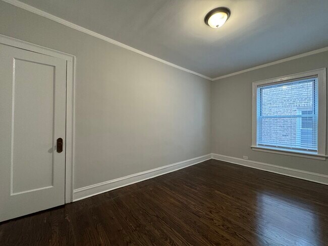 Building Photo - 1455 W Summerdale Ave