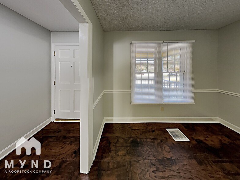 Building Photo - 1213 Shakentown St