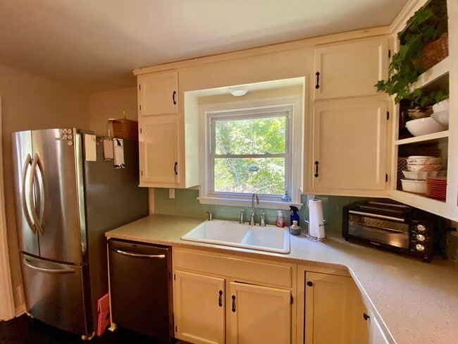 Building Photo - North AVL - Spacious Home with Large Yard and Outdoor Fireplace!