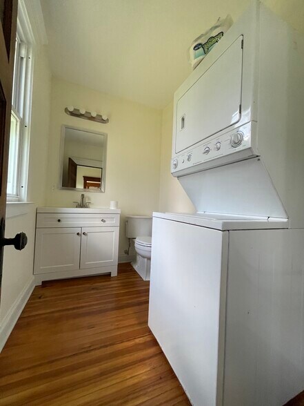 Building Photo - 24 Winthrop Ter