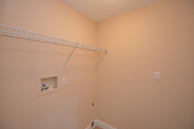 Building Photo - 5 Richfield Ln