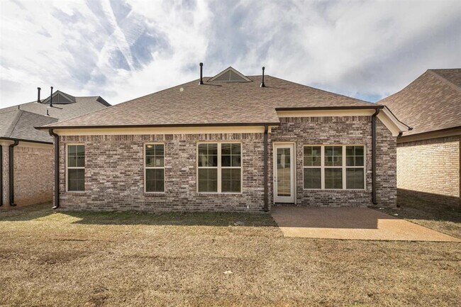 Building Photo - 125 Dogwood Springs Dr