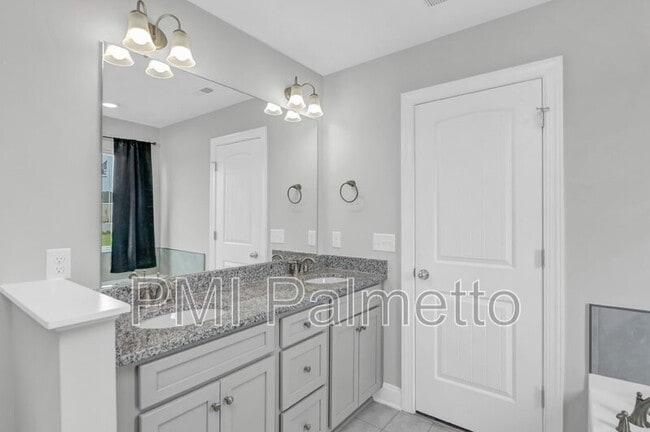 Building Photo - 318 Stillington St