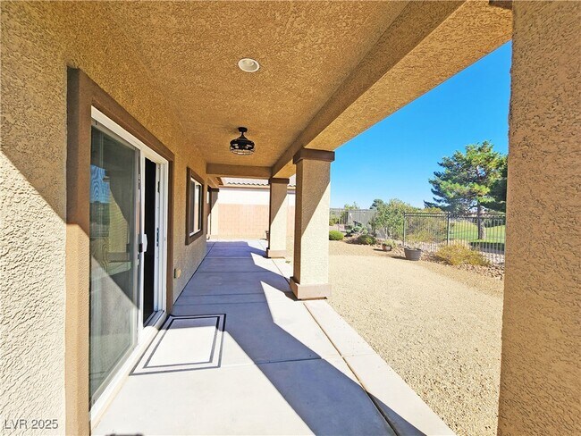 Building Photo - 5375 E La Campana Dr