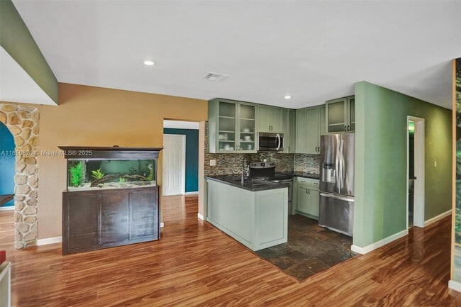 Building Photo - 7245 S Waterway Dr