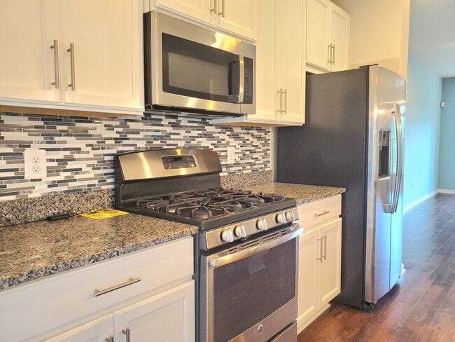 Building Photo - 135 Prado Ln