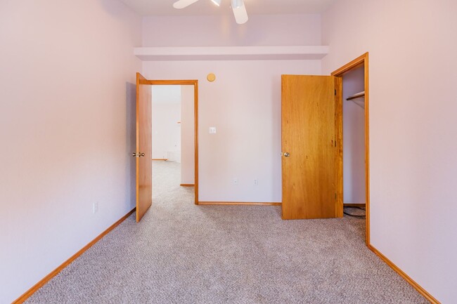 Building Photo - Inviting 3 Bed 2 Bath - Pet Friendly!