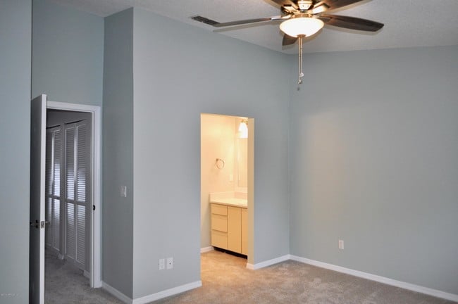 Building Photo - 2133 Sea Hawk Dr