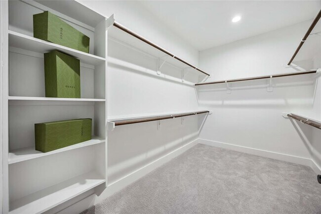 Building Photo - 308 Charlock St