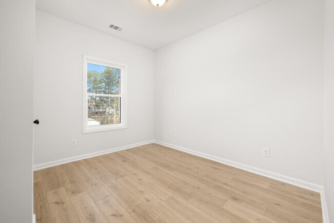 Building Photo - 4400 Ross Estates Ct SW