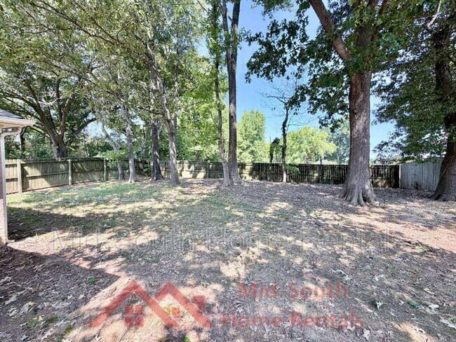 Building Photo - 11236 Wolf Woods Dr