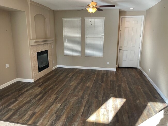 Building Photo - 5200 Fox Trotter Way