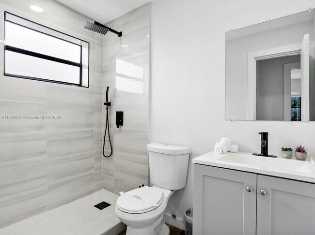 Building Photo - 584 NW 30th St