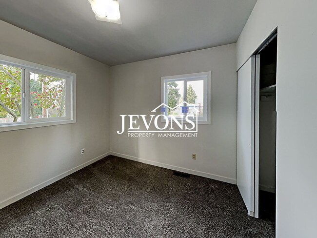 Building Photo - Jevons Property Management Presents 3 Bedrooms, 2.5 Bathrooms Two-Story Single-Family Home in New...
