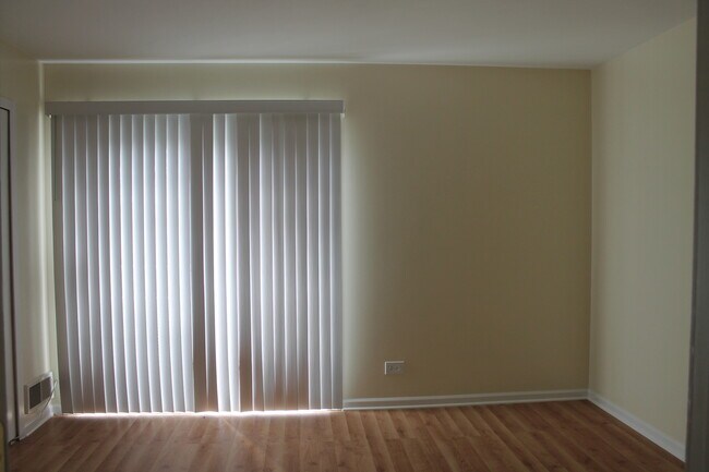 Building Photo - 440 Meadow Green Ln