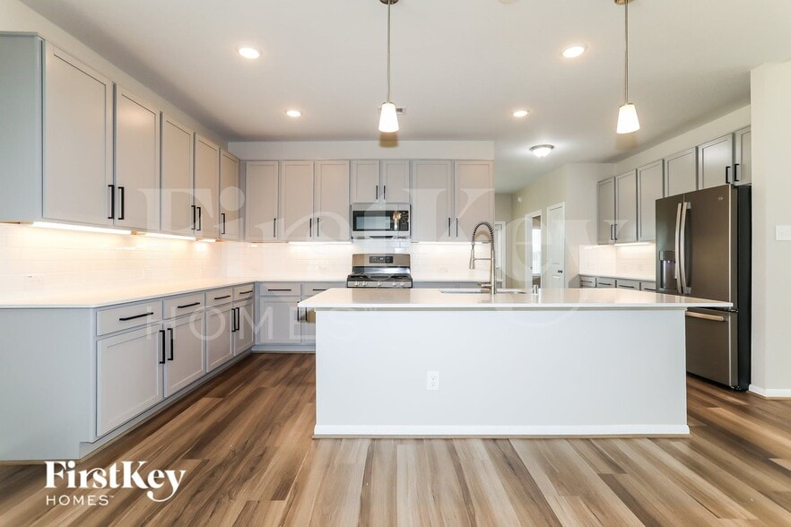 Building Photo - 811 Steam Rdg Ln