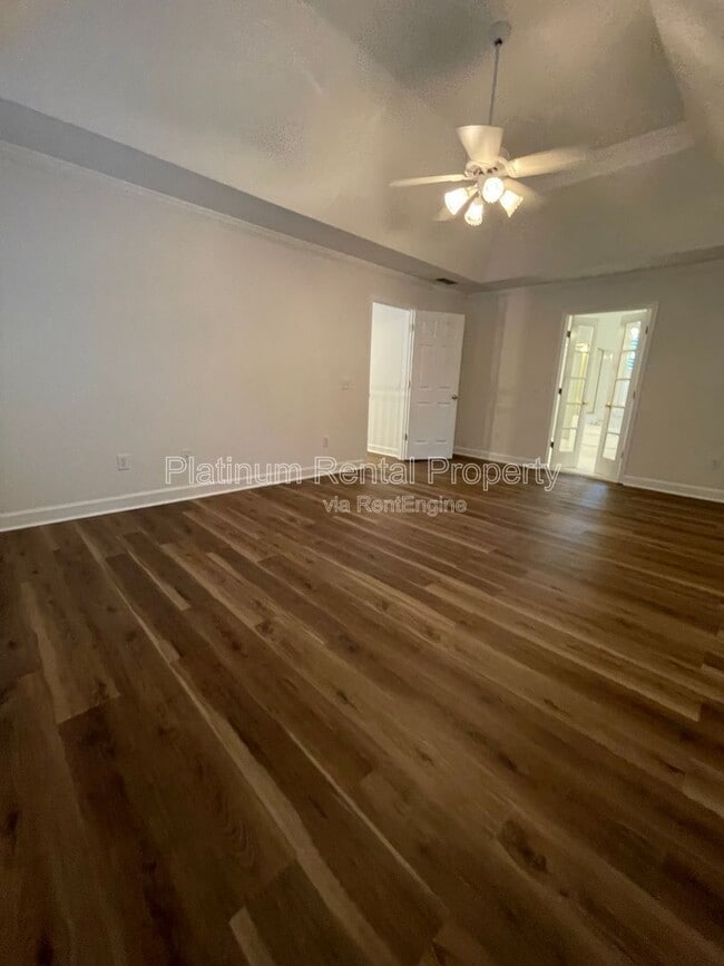 Building Photo - 870 Ingleside Dr