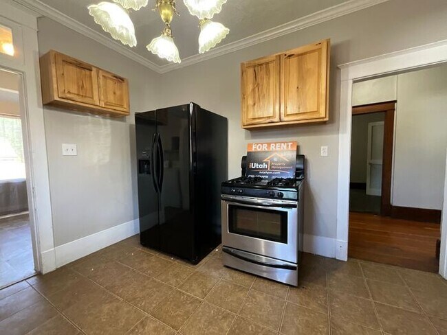 Building Photo - 3 bedroom 2 bath 1 car garage Home- Small Dog Friendly