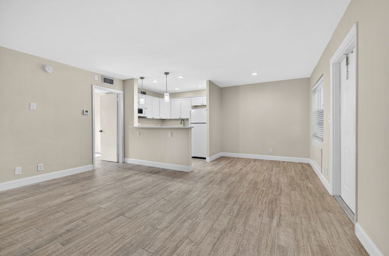 Building Photo - 206 Inlet Way