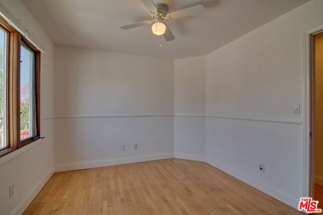 Building Photo - 127 Abalone Ave