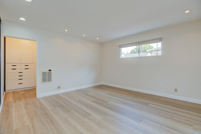 Building Photo - 12657 Everglade St