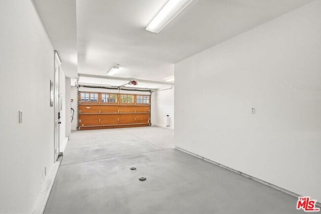 Building Photo - 1633 Voorhees Ave