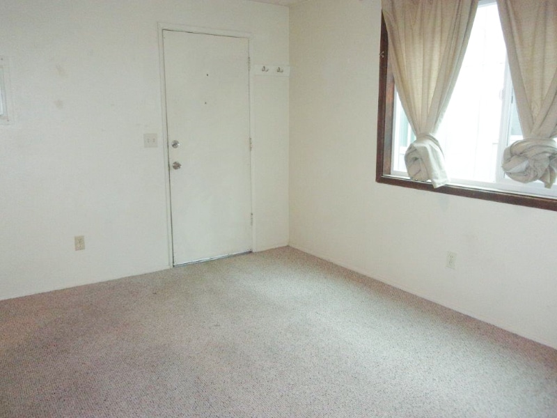 Building Photo - 1220 SW E Ave