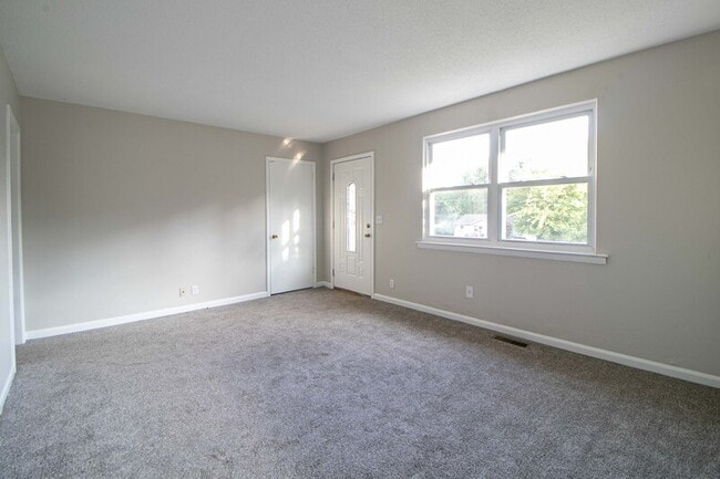 Building Photo - 808 Helton Dr