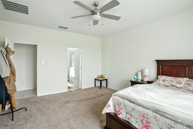 Building Photo - 604 Bronze Forest Dr