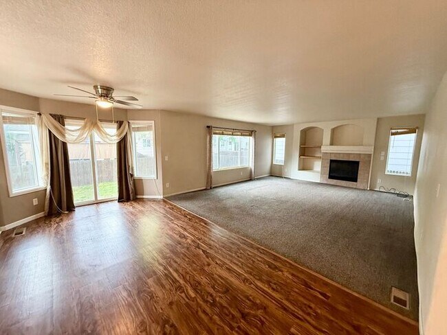 Building Photo - Stunning 4 bedroom/ 2.5 bath home with 2 car Attached Garage in Fort Collins, Colorado