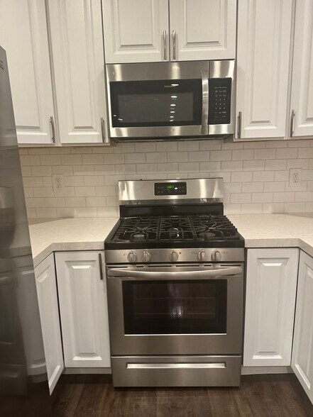 Building Photo - 815 Magnolia Ave