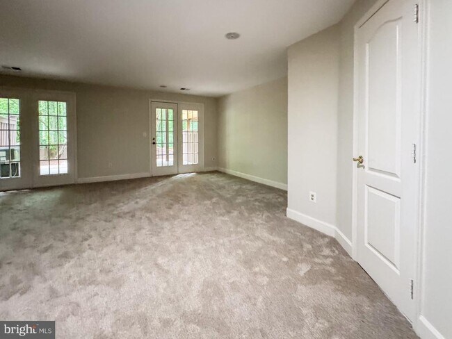 Building Photo - 3906 Valley Ridge Dr