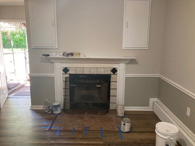 Building Photo - COMING SOON  3BR/21.5BA-1500 SF - Fenced yard