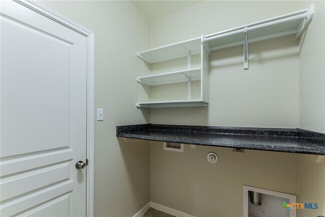 Building Photo - 1603 Neuberry Cliffe