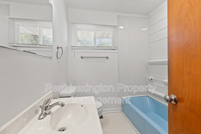 Building Photo - 2057 Heather Way