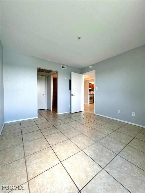 Building Photo - 2845 Winkler Ave