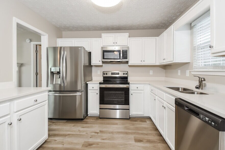 Building Photo - 23 Dewey Dr