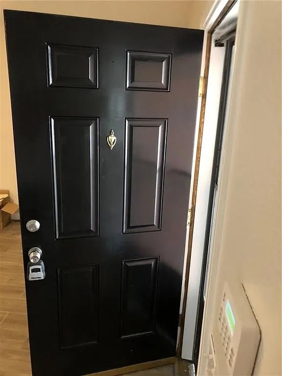 Building Photo - Room in House on Dittmar Oaks Dr