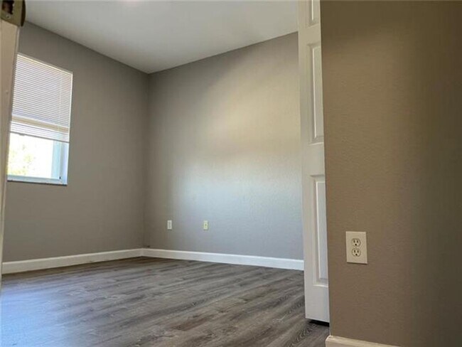 Building Photo - 349 NE 36th Terrace