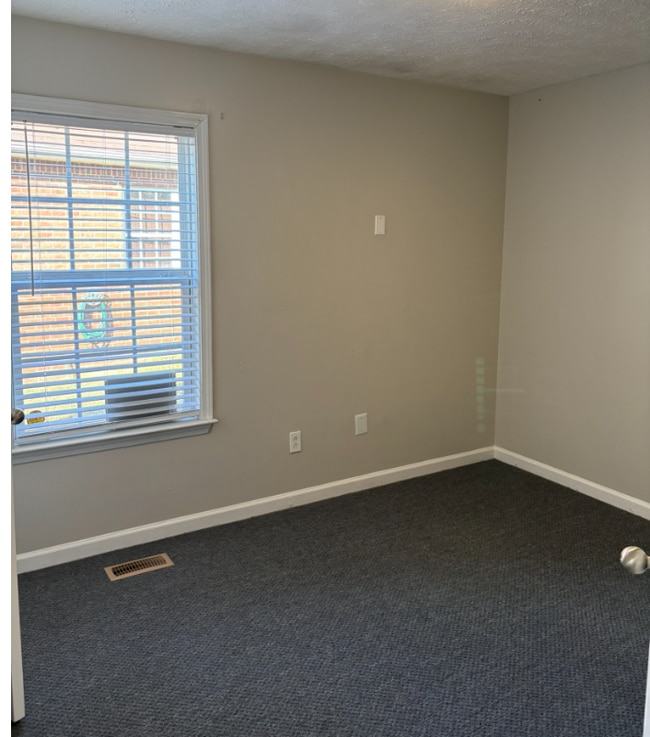 Building Photo - 6428 Paddington Way